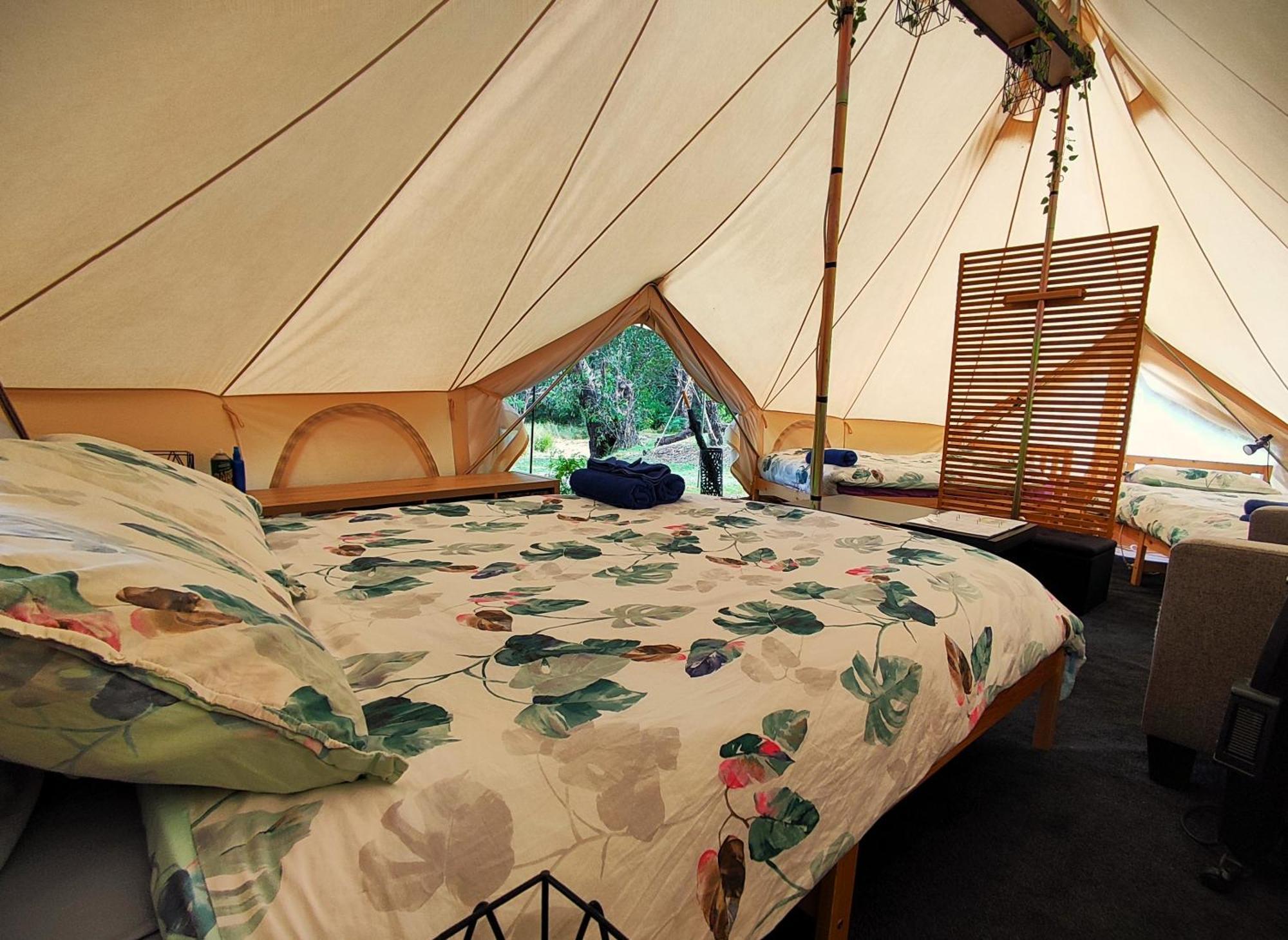 Glamping At Zeehan Bush Camp Buitenkant foto