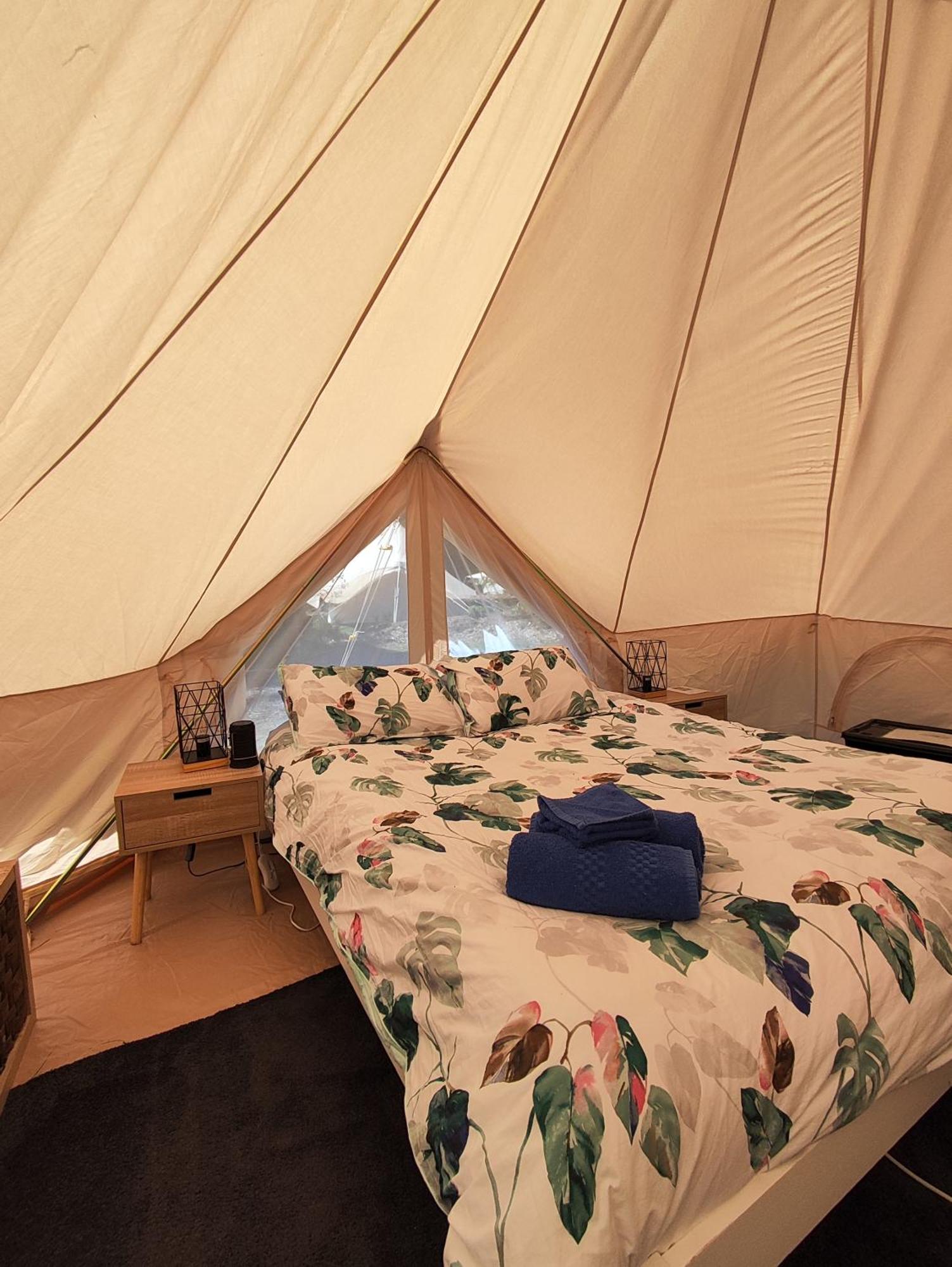 Glamping At Zeehan Bush Camp Buitenkant foto