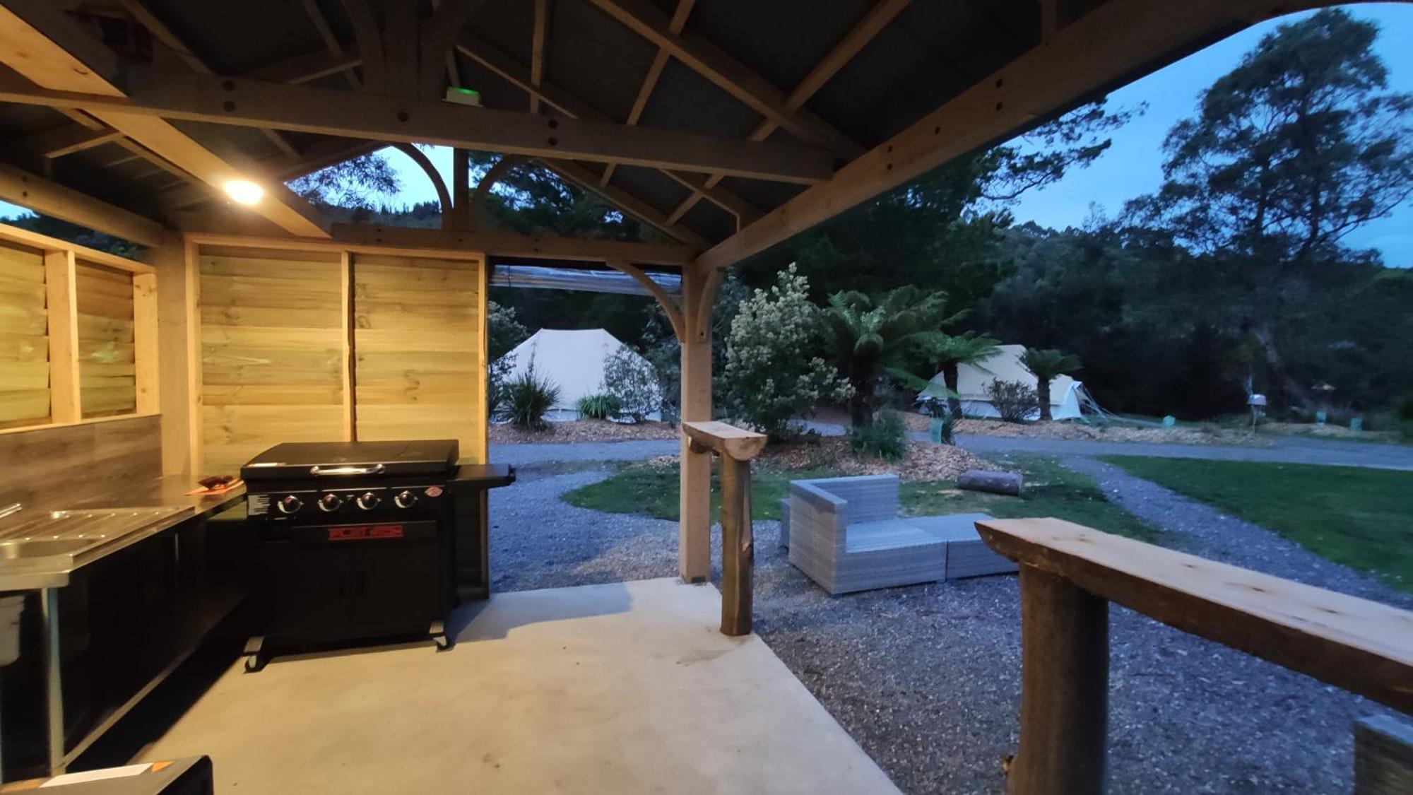 Glamping At Zeehan Bush Camp Buitenkant foto